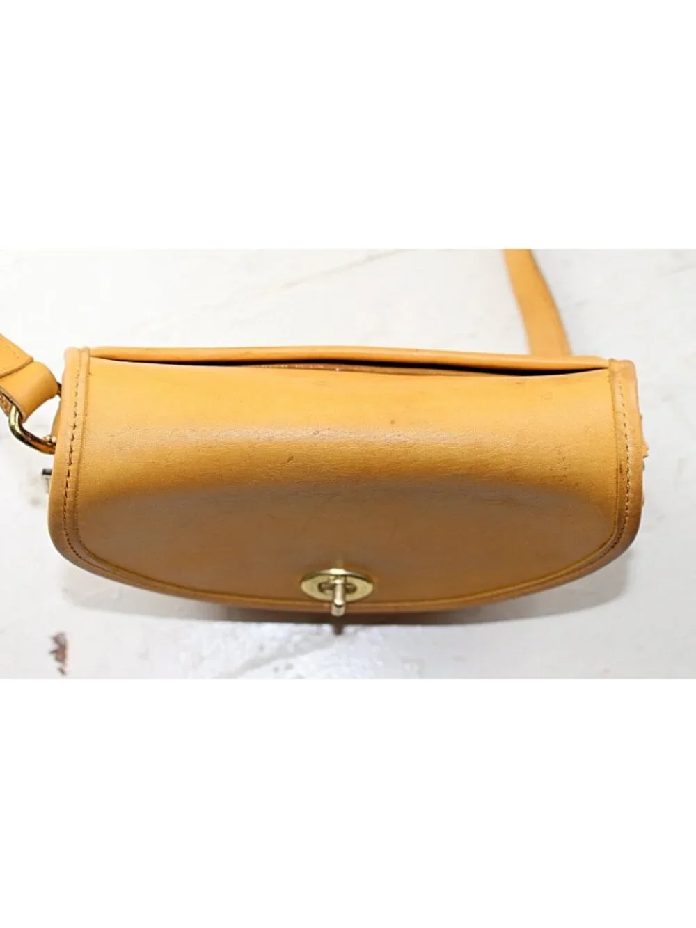 Coach Vintage - Watson Crossbody Bag 9981 in Yellow, Rare Color - USA 1990s